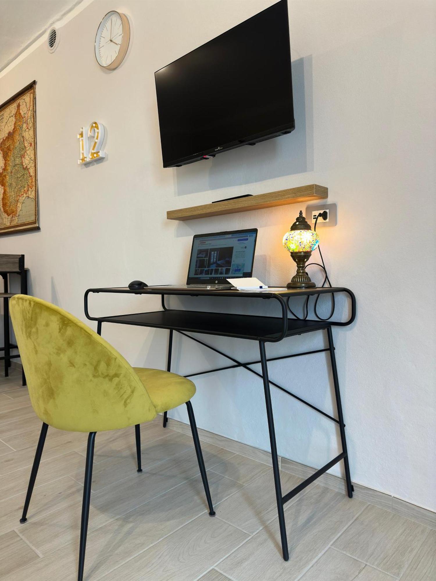 Al 12 Apartment *